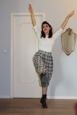 gonna tartan bianco nera