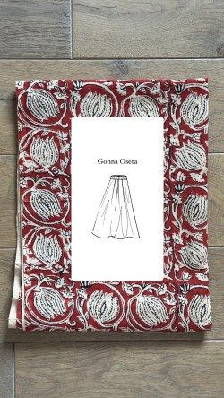 gonna UN MONDO DISEGNATO rosso fiori panna