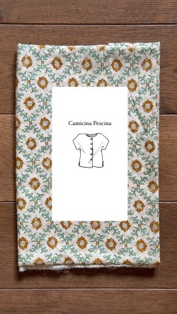 camicetta UN MONDO DISEGNATO fiorellini toni caldi