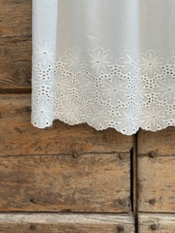 vestito LUCI E RICAMI bianco